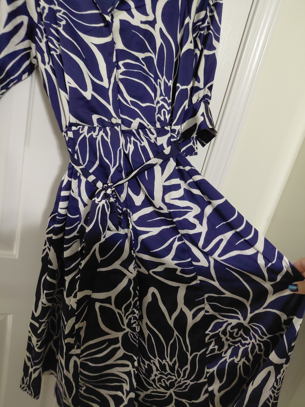 52Seven Navy & White Floral Maxi Wrap Dress with Tie Waist - Picture 5 of 7